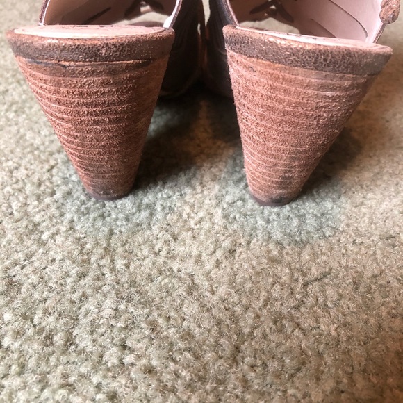 Vince Camuto - Picture 3 of 6